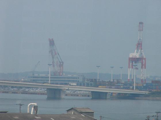 神翔1600とガントリークレーン