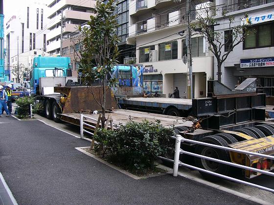 ブーム運搬車
